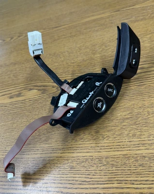 2004-2019 Maserati Quattroporte M139 Right Side Steering Wheel Button Switch OEM - Image 1 of 4