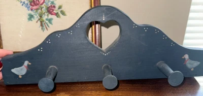 复古木制悬挂 3 个钉架带心形镂空鸭子签名 Cottagecore 85 — 第 1/4 张图片