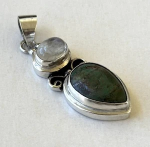 Vintage White Quartz Green Stone Pear Shape Pendant Sterling Silver 925 9 grams - Picture 1 of 3