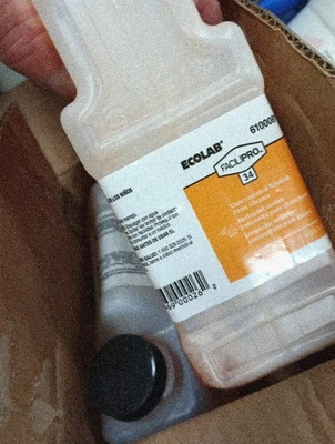 (2) Ecolab FaciliPro 34 Neutral Floor Cleaner, 1.3 Liter, 9106 - Image 1 of 2