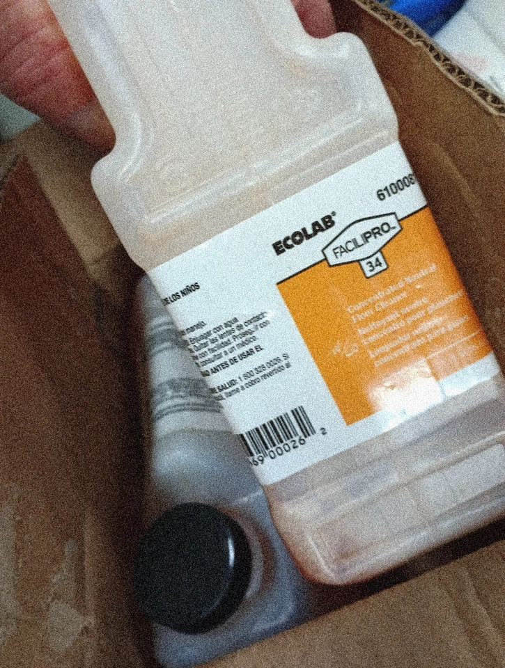 Case of 2 Ecolab 6100082 Ultra Concentrated Neutral Floor Cleaner 3l Bottles