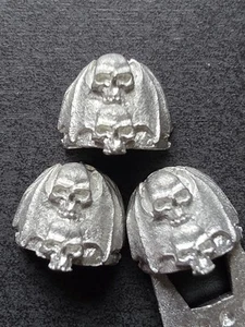 Warhammer 40K 30k Night Lords OOP Metal OG Shoulder Pads x3 Variant 2 - Picture 1 of 2