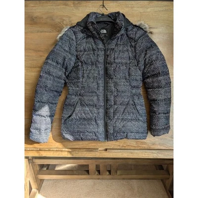 Chaqueta para mujer The North Face pequeña negra a lunares Gotham imitación piel capucha cremallera completa Foto 1 de 4