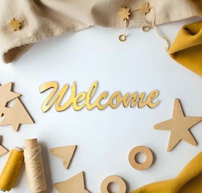 PACK DE 20 UNIDADES CON LA PALABRA BIENVENIDA, EXCLUSIVO, ACABADO DORADO Corte láser, MDF Foto 1 de 4