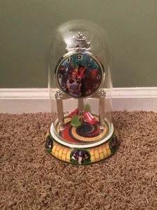 Reloj Aniversario Dorothy y Espantapájaros El Mago de Oz De Colección Funciona - Imagen 1 de 4