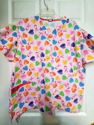 Dickies 磨砂上衣,尺寸 L-Pink/Pastel Hearts/CA 丝带-Chest 24/L 26 — 第 1/4 张图片