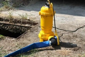 Profi Schmutz und Dreckwasserpumpe, Keller auspumpen Tauchpumpe mit Hecksler XXL - Picture 1 of 1