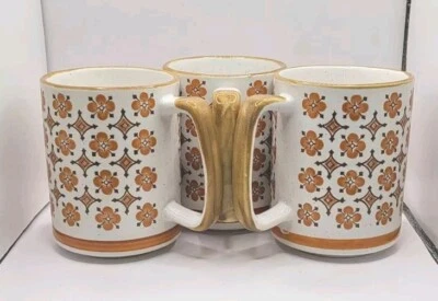 "Juego de 3 tazas de gres McM diseño geométrico y floral 4""h x 4""w" Foto 1 de 4