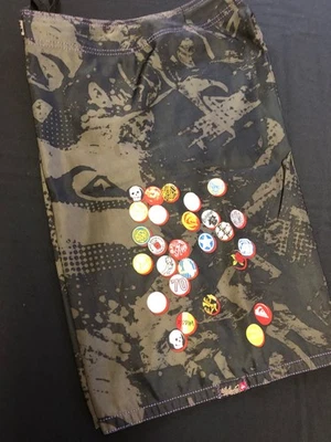 RARE OG QUIKSILVER CAMO BOARD SHORTS ROCK BAND STYLE BUTTONS + COMB TRUE SIZE 34 - Image 1 of 4