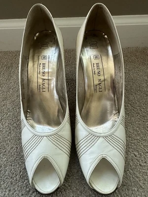 Vintage Bruno Magli Women’s Peep Toe Cream Heels Size 10AA - Image 1 of 4