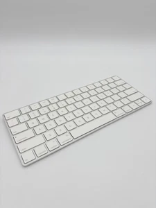 Apple Magic Keyboard 2 Generation QWERTY US Layout Weiß Tastatur Refurbished - Bild 1 von 7