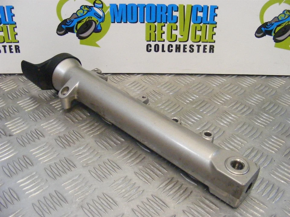 Suzuki GSF 600 S Bandit Fork Leg Lower Left 2000 to 2004 GSF600S A918 - Image 1 of 4