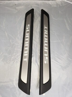 15-18 Jeep Grand Cherokee Summit LH, puerta derecha umbral placa de desgaste OEM Foto 1 de 3