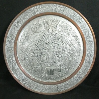 古董签名锡铜波斯休息托盘花卉骨灰盒孔雀和起重机 — 第 1/4 张图片