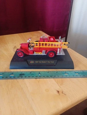 Signature 1926 Ford Fire Truck 1/32 Scale - Image 1 of 2