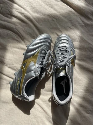 美津浓 Morelia Neo 男式职业足球皮革鞋 US7.5/40 — 第 1/4 张图片