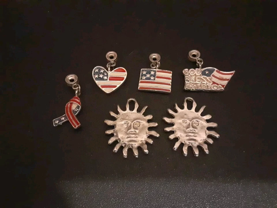 Lote de 6 dijes y dijes de sol americanos rojos, blancos y azules  Foto 1 de 1