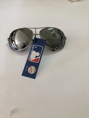 Detroit Tigers MLB Licensed Silver Mirrored Team Logo Aviator Sunglasses, Adult Cover