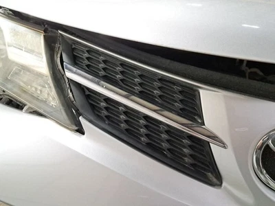 Верхняя решетка со стороны пассажира Rh 2015 Rav 4 Sku #4257925 - Изображение 1 из 4