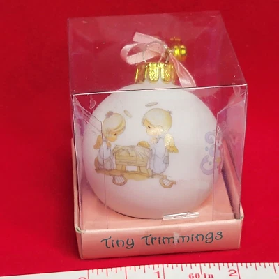 1996 Peace On Earth Precious Moments enfeite de bola com caixa enfeites minúsculos Enesco - Imagem 1 de 4