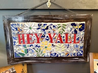 Western, Exterior, Mosaico, Hey y’all, Hecho a Mano, 28” H X 16” H (Con Cadena 21” H) Foto 1 de 4