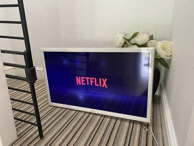 SAMSUNG 32" WHITE SMART HD LED TV | UE32H4510  Working But Selling As Spares/rep - Image 1 of 4