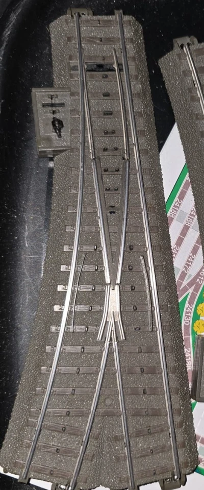 Märklin 24611 – Lotto 2 pezzi – Scambi Sinistri C-Track – USATI – Scala H0 - Immagine 1 di 1