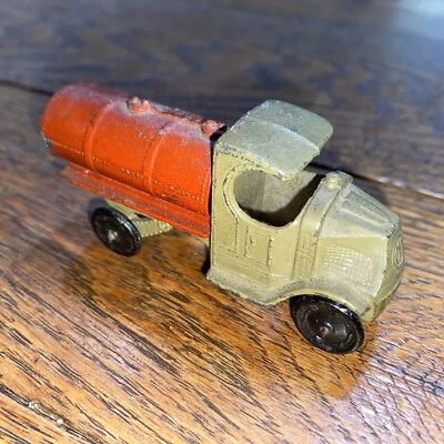 Camión cisterna Tootsietoy Tootsietoy vintage de metal con cabina roja de 3,5 pulgadas Foto 1 de 4