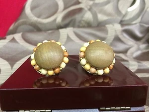 Vintage Lisner Large Round Faceted Brown Faux Wood Clip-on Earrings - Picture 1 of 5