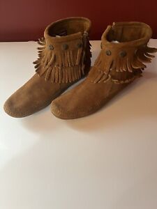 minnetonka moccasin ankle boots. 7.5