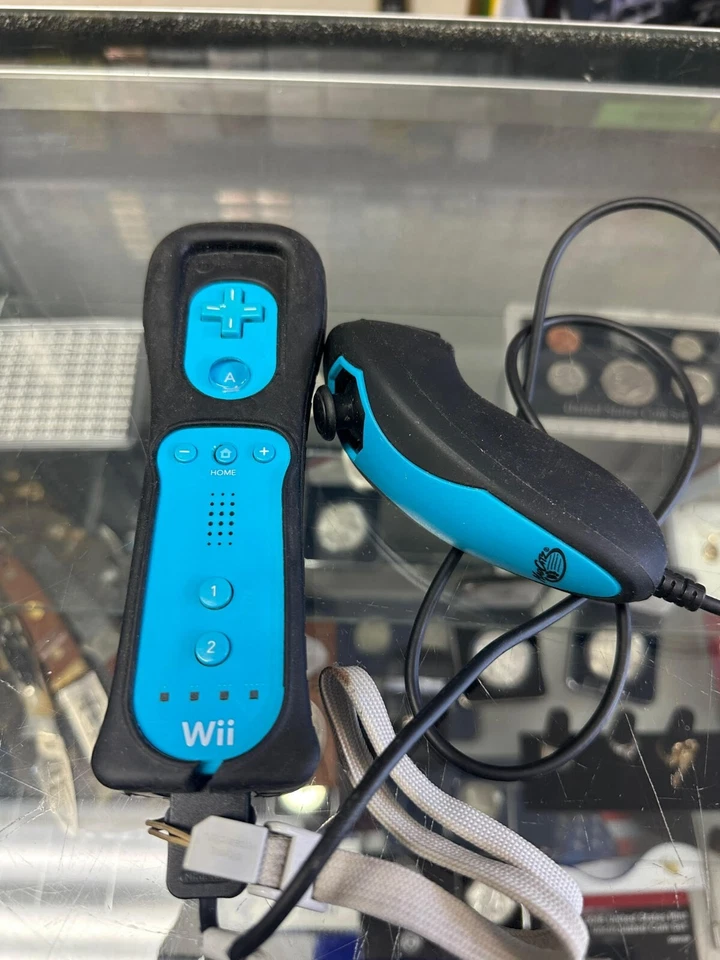 Mad Catz Wii Remote and Nunchucks - Image 1 of 1