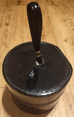 Caja peluca vintage de cuero negra para mujer Foto 1 de 4