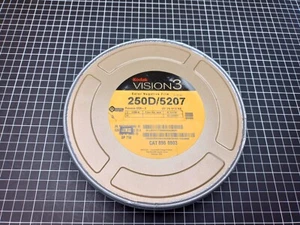120m Kodak Vision3 250D, Prod. 2011, TESTED ISO 100, 35mm analog Film, Bulk - Imagen 1 de 5