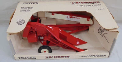 Ertl McCormick Red Farm 1-PR Corn Picker Trailer 1/16 Diecast Scale w/Box  - Image 1 of 4