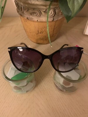 Очки солнцезащитные Foster Grant Black Eyecat со стразами Temple NS0198 MIREYA CGR - Изображение 1 из 4