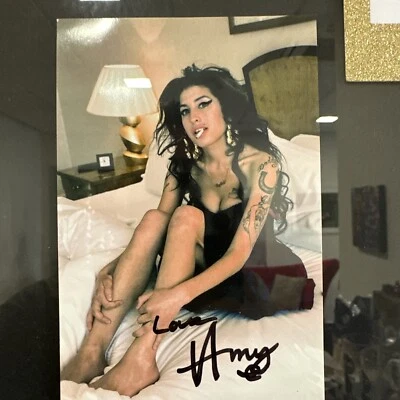 Amy Winehouse Original signed Autograph ✍️ Picture framed behind glass - Bild 1 von 4