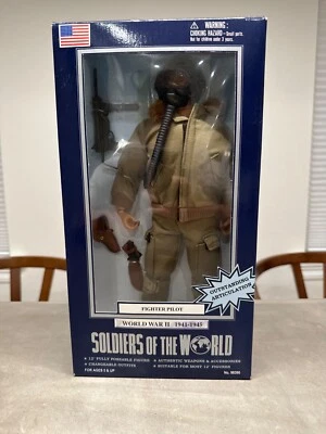 Boneco de ação Soldiers of the World WWII Fighter Pilot colecionável 12” - Imagem 1 de 4