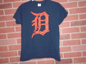 DETROIT TIGERS WOMANS LOGO TSHIRT SIZE SMALL IN GOOD CONDITION - Picture 1 of 2