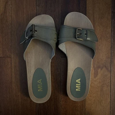 Sandalia MIA Thia Hebilla Deslizable Talla 9M Verde Oliva Madera Aspecto Suelas Foto 1 de 4