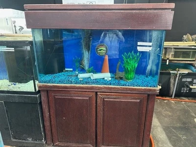 USADO 90 GALONES PECERA, SOPORTE, DOSEL, SUMIDERO Y LUZ Foto 1 de 3