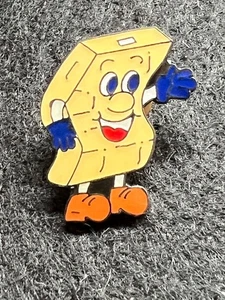 POLICE LAW ENFORCEMENT SPONGE (?!)  PIN BADGE - Picture 1 of 3