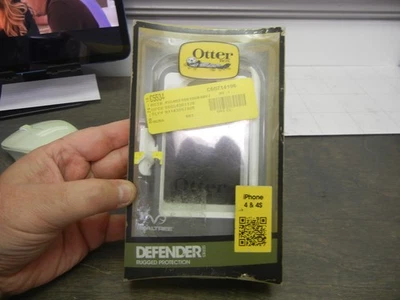 OtterBox for Apple iPhone 4/4S Defender Series Case & Clip - Pink camo - Image 1 of 4