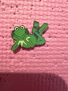 Prendedor de Mickey oculto verde Kermit 2025 onda B WDW Walt Disney World nuevo - Imagen 1 de 1