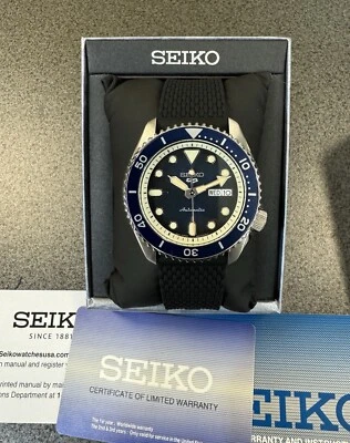 Reloj Seiko 5 Sport Para Hombre SRPD93 Esfera Azul Automático Banda Silicona Nuevo Con Etiqueta Foto 1 de 4