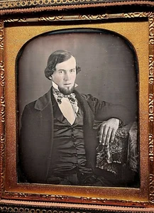 1/6 PLATE DAGUERREOTYPE - SUPER HUNKY DUDE IN SUPER BEAUTIFUL MOP CASE EX COND. - Picture 1 of 5