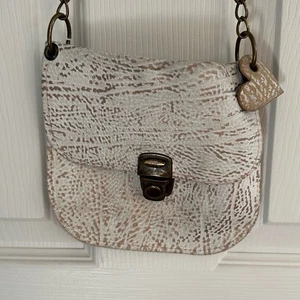 Borsa a tracolla vegan ecopelle catena cuore cowgirl costiera - Foto 1 di 12