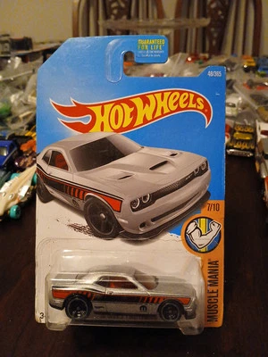 Hot Wheels Muscle Mania ‘15 Dodge Challenger 7/10 1/64,  - Image 1 of 3