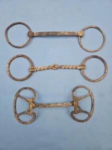 3 brocas de caballo snaffle vintage oxidadas decoración occidental hallazgo de granero primitivo - Imagen 1 de 4