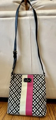 Bolso Bandolera Kate Spade New York Victoria Clásico Rosa Rayas Usado en Excelente Condición 6 Foto 1 de 4
