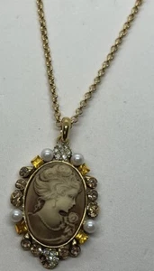 Cameo Pendant & Necklace Chain Topaz Rhinestones & Sim. Pearls - Picture 1 of 2